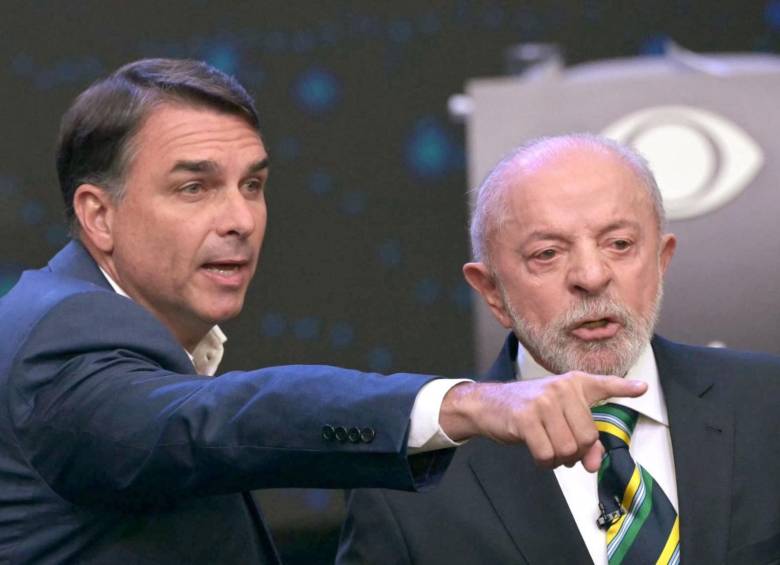 Flávio Bolsonaro y Luiz Inácio Lula da Silva tuvieron su primer cara a cara televisado previo a la recta final de la segunda vuelta presidencial en Brasil. Foto: AFP