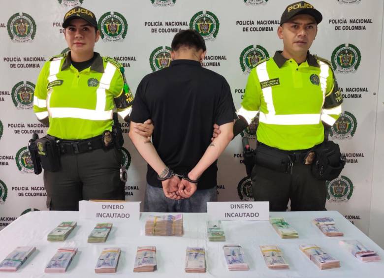 Mientras más de 408.000 miembros de la Fuerza Pública garantizan la seguridad en todo el territorio nacional, la DIJIN reportó la incautación de $110 millones en Girardot bajo la sospecha de delitos electorales. FOTO: Policía Nacional