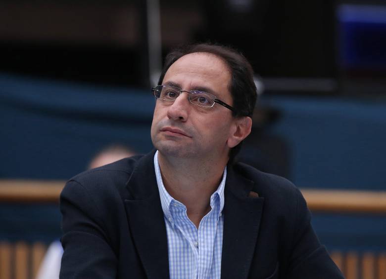 A través de sus redes sociales, el candidato presidencial Abelardo de La Espriella anunció este martes quién será su fórmula vicepresidencial. Se trata del economista y exministro José Manuel Restrepo. FOTO: COLPRENSA