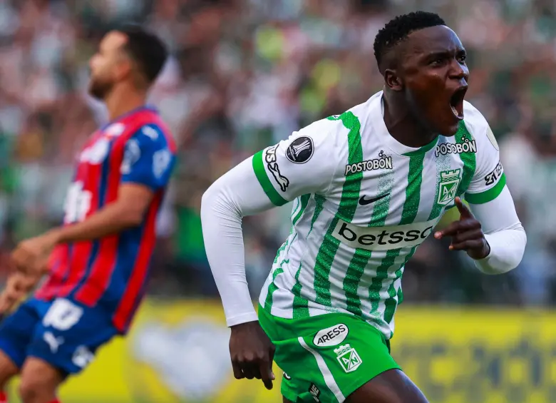 Con el olfato goleador de Kevin Viveros, el verde selló una victoria por 1-0 que no solo le dio los tres puntos, sino también el liderato de su grupo en la Copa Libertadores. Foto: Manuel Saldarriaga Quintero.