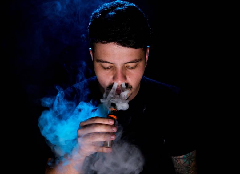 En Medellín el problema también es crítico. El 40% de los estudiantes reporta haber consumido cigarrillos electrónicos. FOTO: EL COLOMBIANO