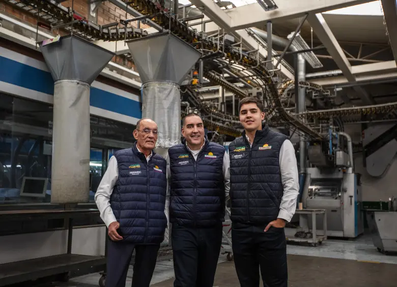 Antonio, Leonardo y Juan José pérez son parte de la familia que mantiene el legado de Tierragro. FOTO: Julio César Herrera