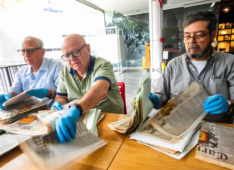 El Grupo de Genealogías fue creado en el 2018, desde entonces se reúne semanalmente en la Biblioteca Pública Piloto (BPP), en el barrio Carlos E. Restrepo de Medellín. FOTO Esneyder Gutiérrez.