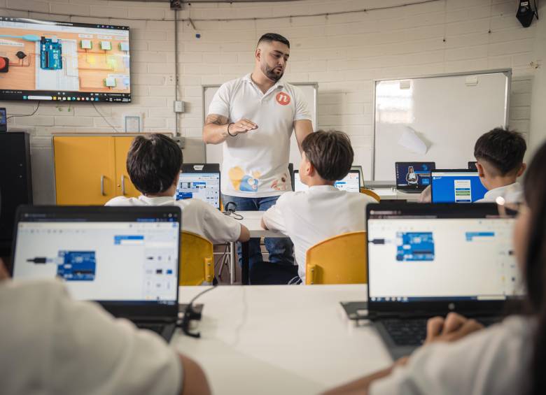 Estudiantes convierten un reto de inclusión en una solución tecnológica desde el aula
