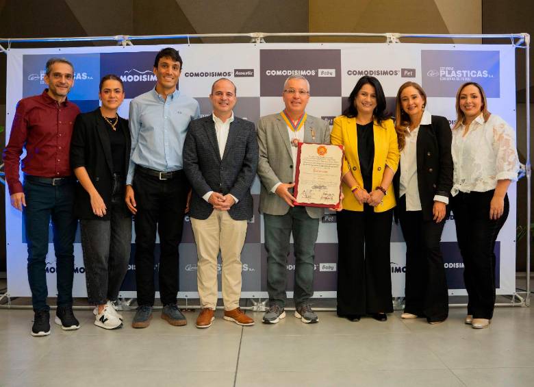 La condecoración resalta la trayectoria de Comodísimos en el sector productivo, así como su compromiso con el desarrollo económico, social y sostenible del país. Foto: cortesía. 