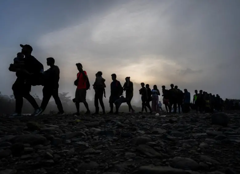 En los últimos tres años, más de un millón de migrantes en busca del “sueño americano” cruzaron el llamado tapón del Darién que se extiende entre Panamá y Colombia. FOTO: AFP