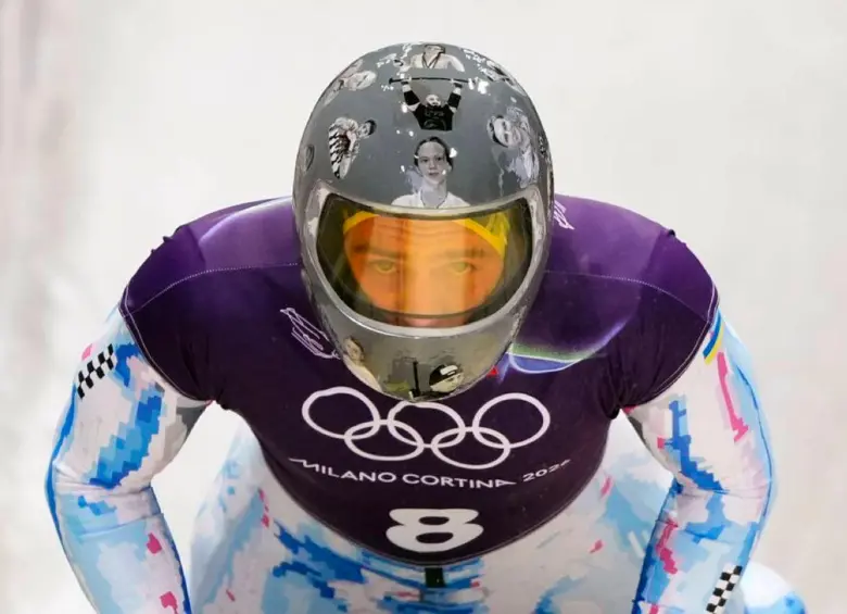Vladislav Heraskevich utilizó el casco honorífico en las jornadas de entrenamiento del skeleton. Para la competencia le propusieron que usara un brazalete negro, pero se negó a hacerlo. FOTO: Tomada de X @heraskevych
