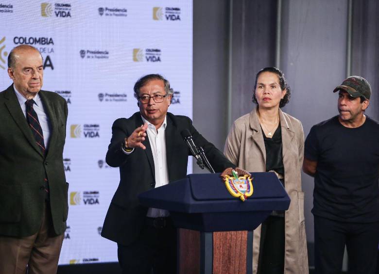 El presidente Gustavo Petro junto al canciller Álvaro Leyva, la ministra del Deporte Astrid Rodríguez y el alcalde de Barranquilla Álex Char. FOTO COLPRENSA