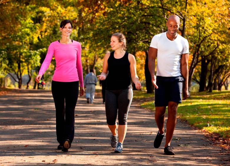 Para que el caminar se convierta en un hábito, se recomienda elegir una hora del día que mejor se acomode a las necesidades, un tiempo fijo y una misma ruta, en pro de acostumbrarse a la actividad. FOTO: Depositphotos