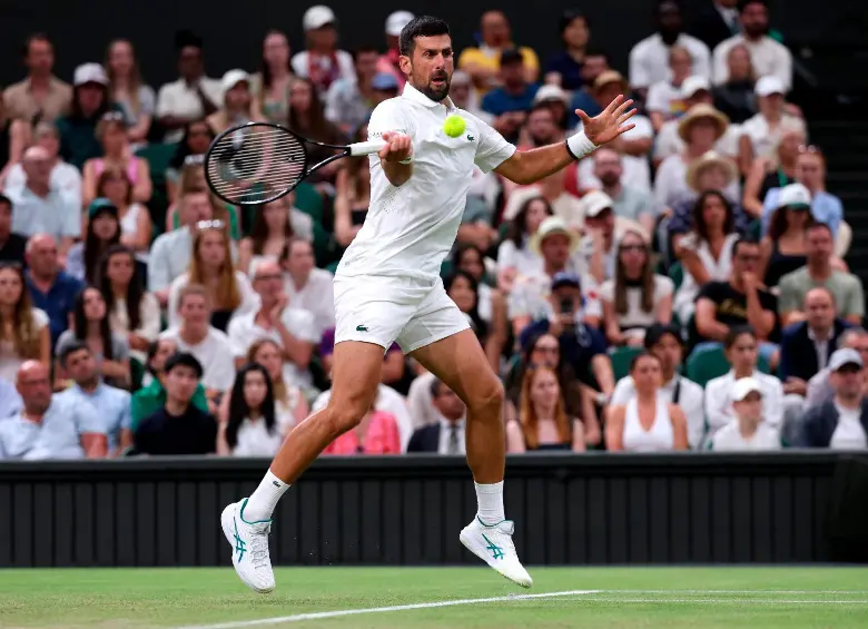 Novak Djokovic avanzó a la tercera ronda de Wimbledon. FOTO: GETTY