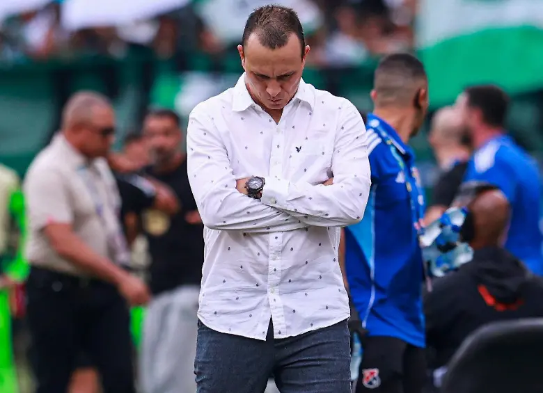 El entrenador antioqueño Alejandro Restrepo, de 43 años, llegó al Medellín en agosto del 2024. FOTO: MANUEL SALDARRIAGA