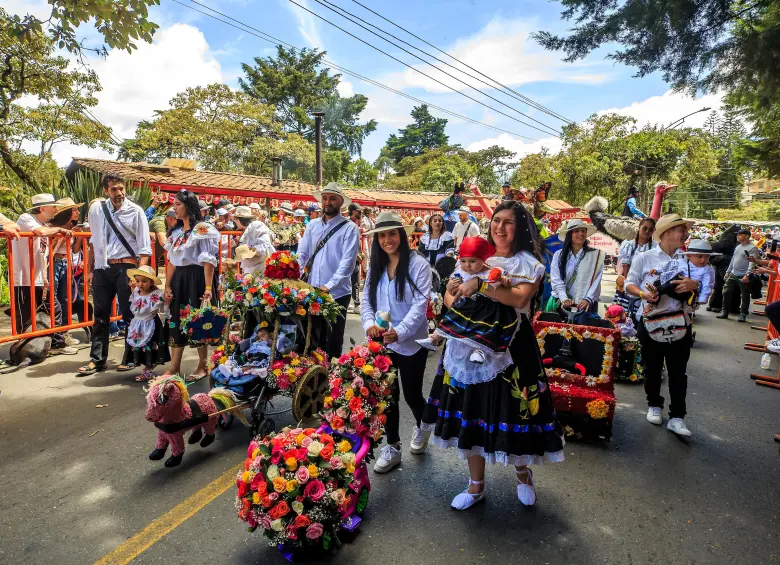 Desde ya se siente el ambiente de feria, este fin de semana fue el Desfile de Silleteritos en Santa Elena. FOTO Camilo Suárez.
