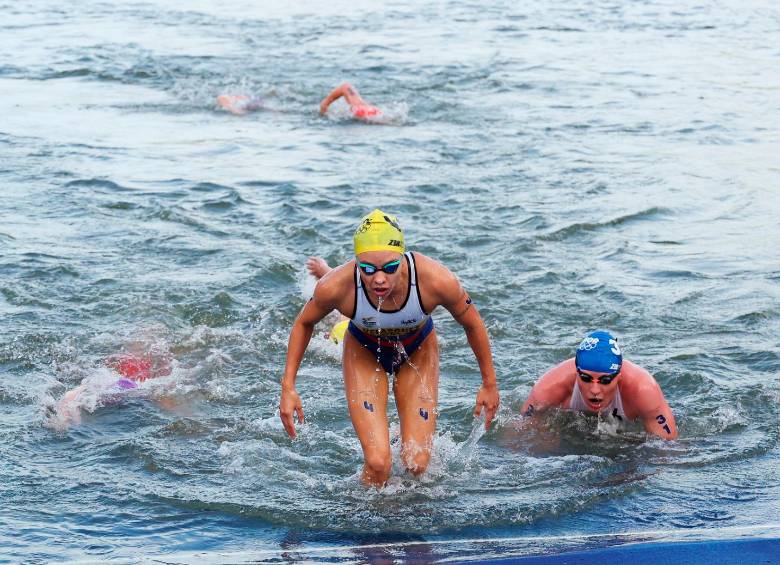 La triatleta colombiana Carolina Velásquez durante su prueba este miércoles en París. FOTO GETTY