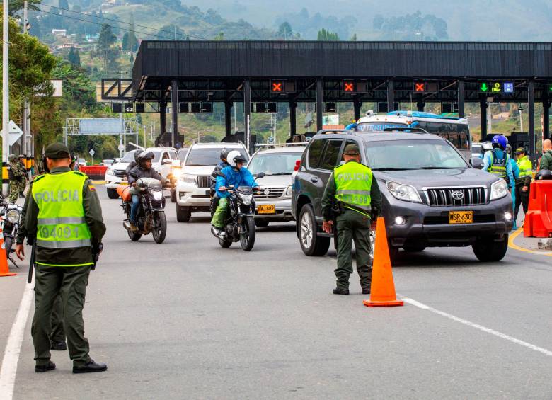 363 conductores fueron sancionados por adelantar en zonas prohibidas de los cuales en su mayoría corresponden a motocicletas, según el Ministerio de Salud. FOTO ESNEYDER GUTIÉRREZ