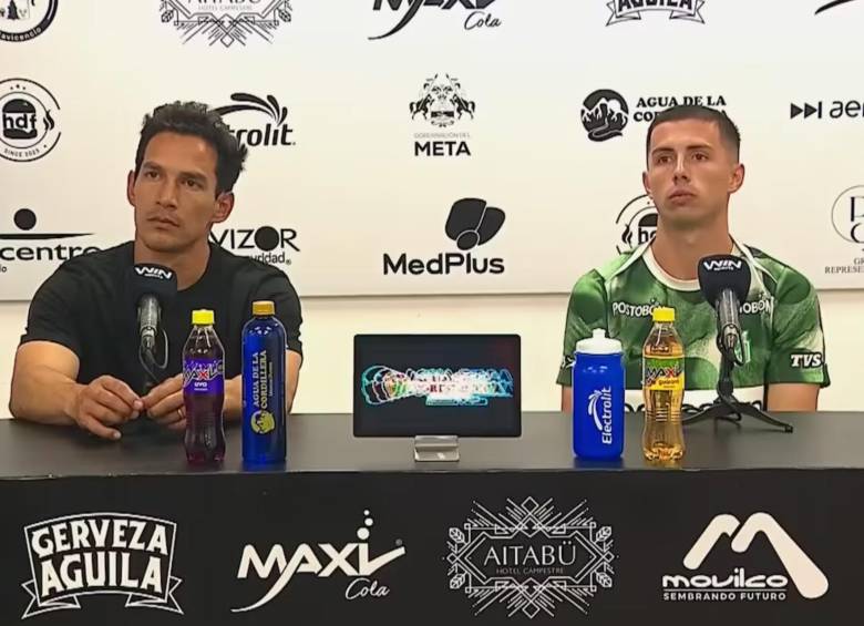 El técnico Diego Arias y su jugador Simón García. FOTO: Captura video YouTube Dimayor