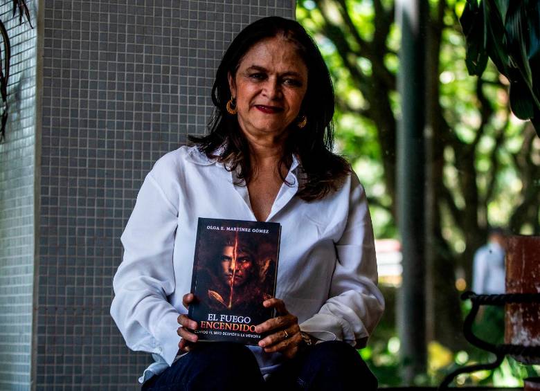 Olga ElenaMartínez es médico, con una especialización en oftamología. La mitad de su tiempo lo dedica a la escritura literaria. Ha publicado dos novelas y trabaja en la tercera. FOTO julio herrera