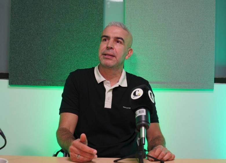 El entrenador antioqueño Andrés Orozco estuvo al frente del Envigado hasta hace poco. Suma 88 partidos dirigiendo en el fútbol profesional. Foto: Alejandro Bermúdez