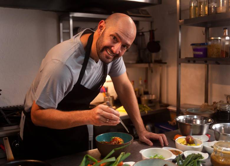 Nicolás de Zubiría es uno de los chef más famosos del país, además de manejar sus restaurantes y redes sociales permanentemente está en formatos de televisión FOTO Sony Channel