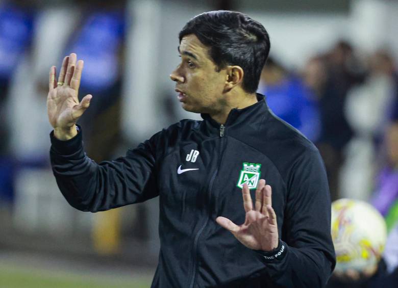 Jhon Bodmer no ha podido transmitir su idea de juego a Nacional, que cada vez se queda con menos argumentos futbolísticos. FOTO MANUEL SALDARRIAGA 