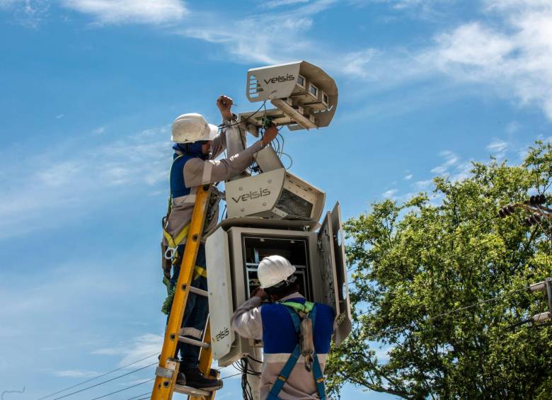 La Alcaldía de Rionegro avanza en la instalación de las tres primeras cámaras de fotodetección en vías urbanas y espera ubicado otras dos en vías nacionales. FOTO: CAMILO SUÁREZ