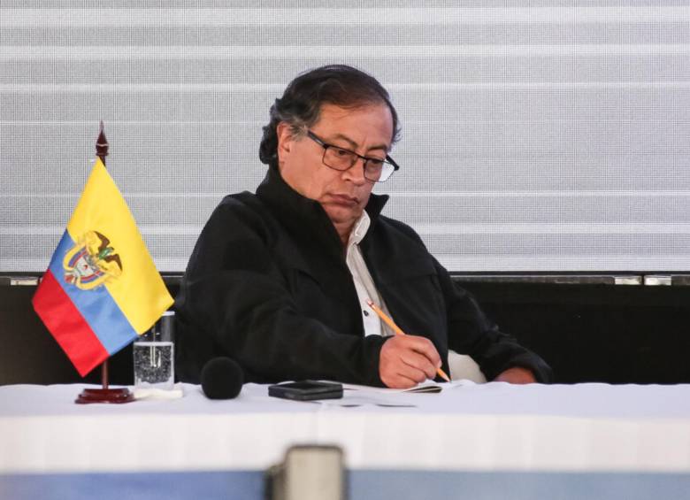 A raíz de otro señalamiento por parte del senador colombiano, David Luna, el mandatario dio respuesta al escrito del medio inglés. FOTO: COLPRENSA