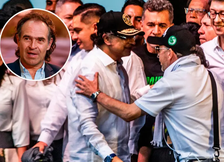 El presidente Gustavo Petro y José Leonardo Muñoz Martínez, alias Douglas, este sábado en Medellín. FOTOS: EL COLOMBIANO