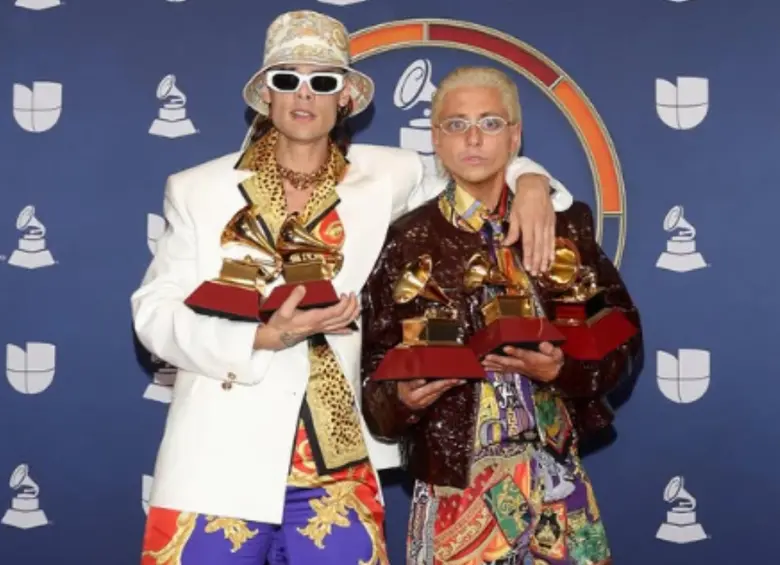 Mientras los argentinos recogían reconocimientos, estaban inmersos en una gira de más de 60 conciertos en cuatro continentes. FOTO: Tomada de redes sociales @ca7rielypacoamoroso