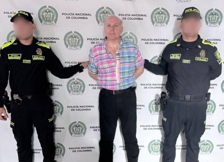 Jorge Visbal Martelo fue capturado por las autoridades y trasladado a Bogotá para continuar con su proceso judicial. FOTO: Policía Nacional