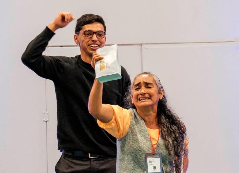 María Nilsa Garzón Díaz, caficultora del Cauca, logró el precio más alto de la subasta Colombia Tierra de Diversidad 2026, con US$400 por libra de café lavado. FOTO CORTESÍA. 