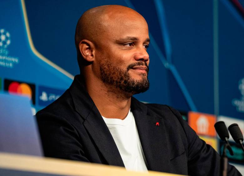 El exfutbolista belga Vicent Kompany ha hecho una buena campaña al frente del Bayern Múnich como entrenador. Foto: tomada del x de @FCBayern