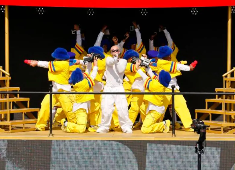 El Colombiano J Balvin en la presentación del entretiempo de la final del Mundial de Clubes en julio pasado. FOTO: Getty