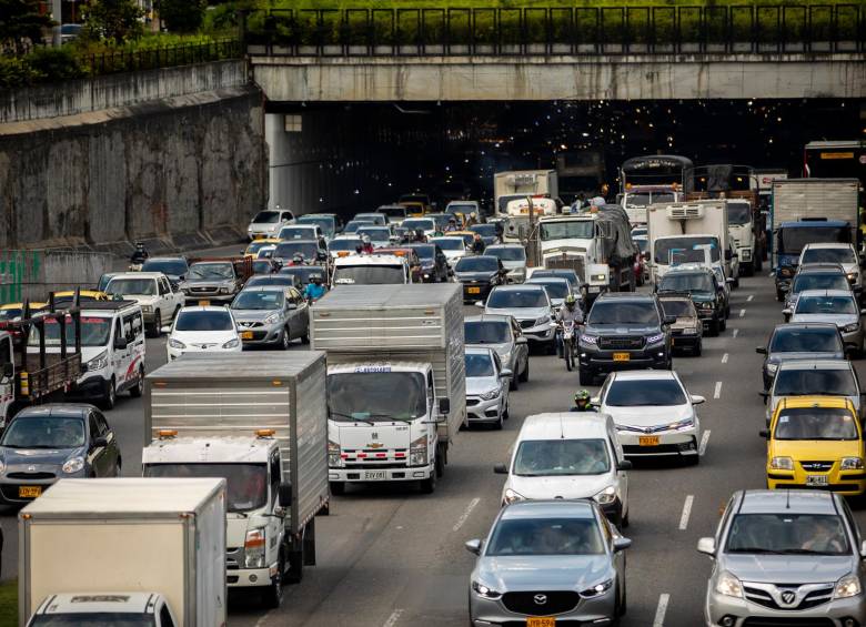 Durante esta primera semana, la restricción del pico y placa será pedagógica. A partir del próximo lunes, la sanción será económica. FOTO: CAMILO SUÁREZ