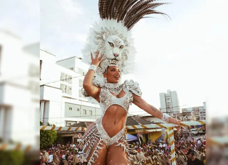 El video de Andrea Valdiri recibiendo maicena en el rostro durante el Carnaval de Barranquilla ha generado debate en redes. FOTO Instagram @andreavaldirisos