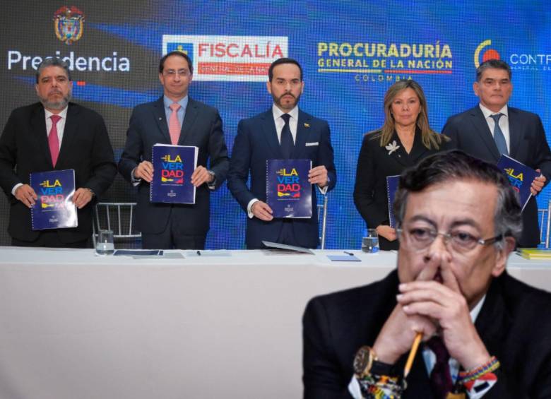 Abelardo de la Espriella y José Manuel Restrepo presentaron ante la Fiscalía, la Procuraduría y la Contraloría un libro con las presuntas irregularidades halladas durante administración de Gustavo Petro. Fotos: Presidencia y Colprensa