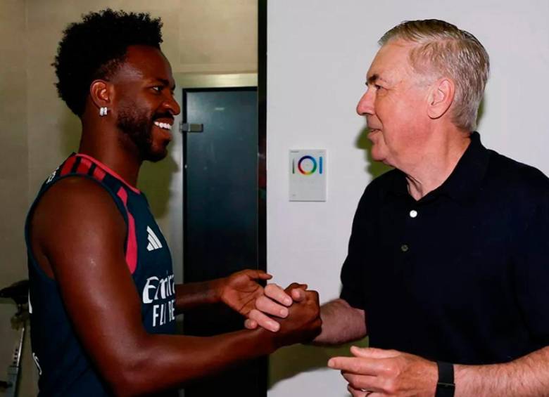 Carlo Ancelotti y Vinicius Jr. charlando en las instalaciones del Real Madrid. FOTO: X MrAncelotti