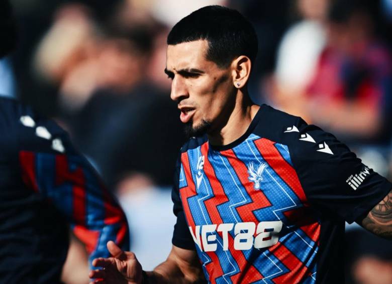 Daniel Muñoz en la previa de un partido con Crystal Palace por la Premier League. FOTO: Tomada de redes sociales @CPFC