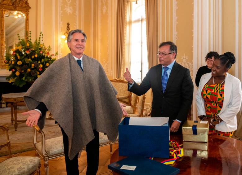 El secretario de Estado de Estados Unidos, Antony Blinken, junto al presidente Gustavo Petro y la vicepresidenta Francia Márquez, este lunes en la Casa de Nariño, durante la reunión bilateral que se dio en Bogotá. FOTO: Presidencia 