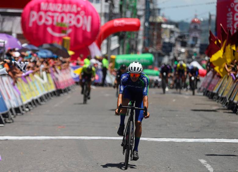 Kevin Castillo entrando a la meta después del sprint. FOTO: Colprensa