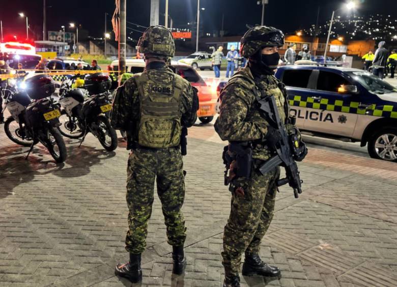 Un total de 37.056 firmas superaron el filtro de la Registraduría Nacional y abrieron de par en par las puertas del Concejo de Bogotá para discutir la presencia militar en las calles. FOTO: Colprensa