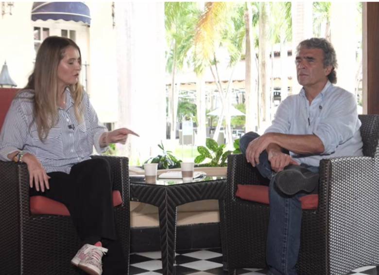 Paloma Valencia y Sergio Fajardo se están tomando un café en Barranquilla. Fotos: Captura video redes Sergio Fajardo