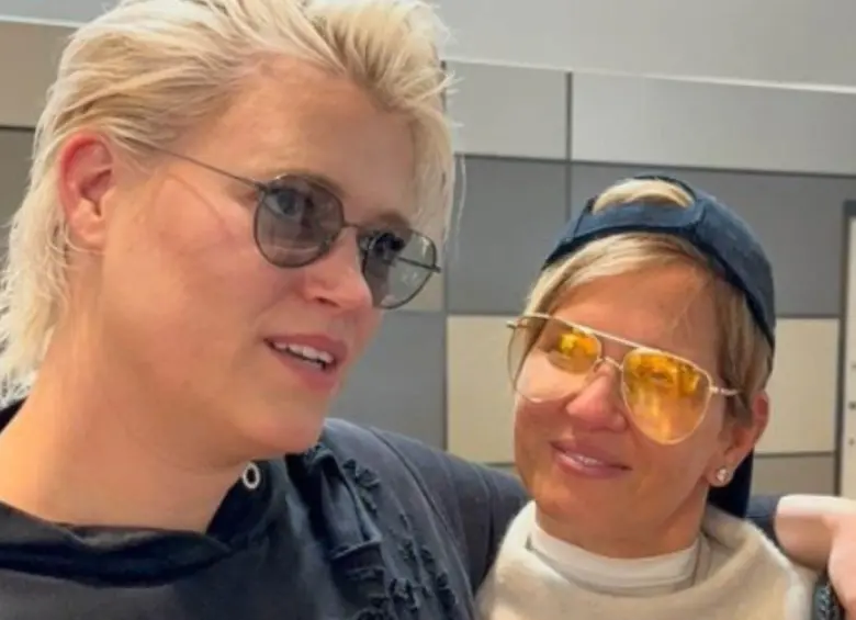Así fueron fotografiadas la DJ Gunn Lundemo y Verónica Alcocer en el aeropuerto de Suecia. Foto: diario Expressen