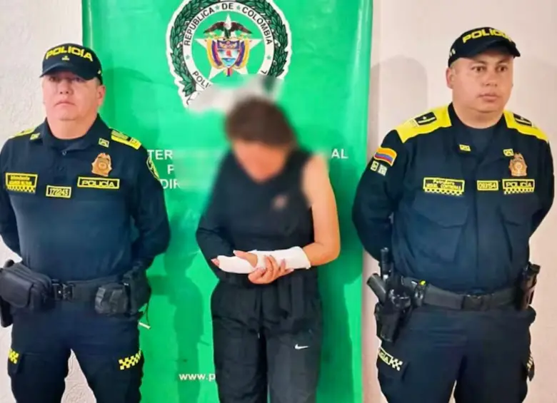 La mujer fue capturada por el cuerpo de policía de Cundinamarca. También es señalada de extorsión. FOTO: POLICÍA DE CUNDINAMARCA.