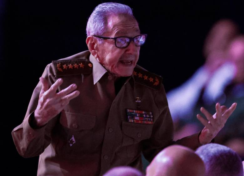 El fiscal James Uthmeier anunció cargos estatales independientes contra Raúl Castro por el ataque contra la organización “Hermanos al Rescate” hace 28 años. FOTO: AFP