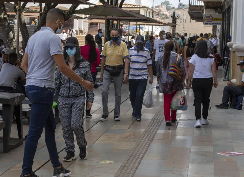 Imagen de referencia de ciudadanos de Rionegro con el tapabocas puesto. Foto: EL COLOMBIANO