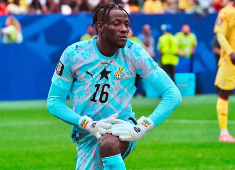 Hoy, a los 33 años y contra todo pronóstico médico y deportivo, el guardameta del Hearts of Oak es el guardián que lidera la resistencia de Ghana en el Mundial 2026, que será obstáculo de Colombia. FOTO: Tomada de redes sociales @GhanaBlackstars y @BenAsare16_