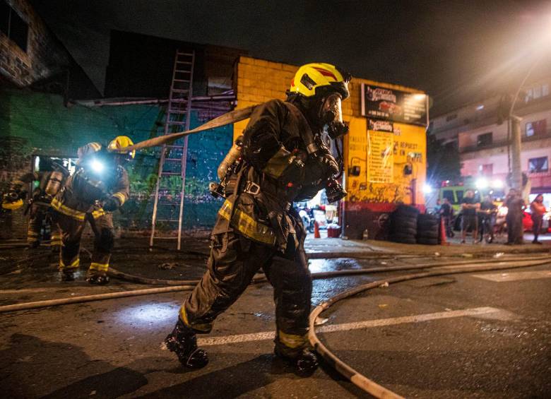Controlaron incendio en una bodega de reciclaje en Guayabal