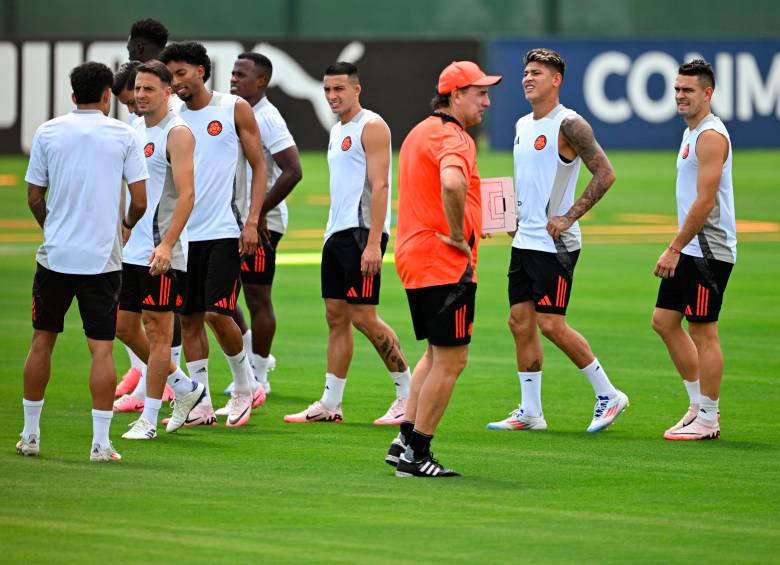 El técnico Néstor Lorenzo inició gira internacional para ultimar detalles de la lista definitiva al Mundial. FOTO AFP 