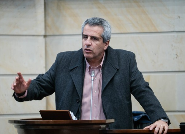 El ministro del Interior desautorizó declaraciones del ministro de Salud. 