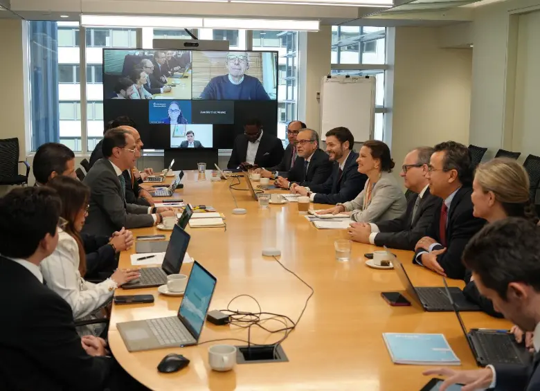 Vicepresidente electo, ministros designados de Hacienda y Comercio se reunieron con el Banco Mundial en Washington para trazar la hoja de ruta económica del nuevo gobierno.