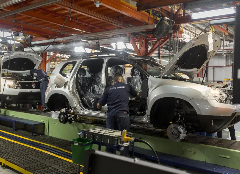 Las medidas hacen parte de la política de reindustrialización, para impulsar un sector que ya genera más de 600.000 empleos y representa cerca del 7% del PIB industrial del país. Foto: Camilo Suárez 